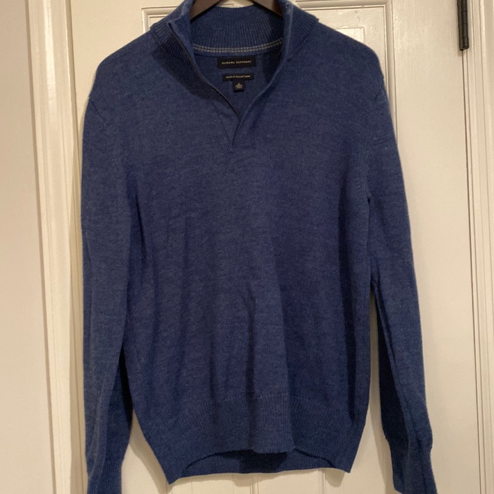 Banana Republic Mens sweater. Blue 100% wool